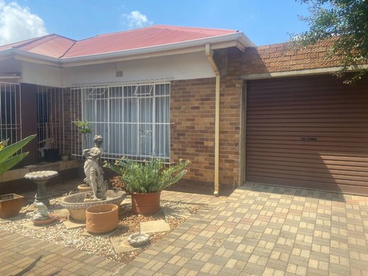 2 Schlafzimmer Haus zum Kauf in Krugersdorp West