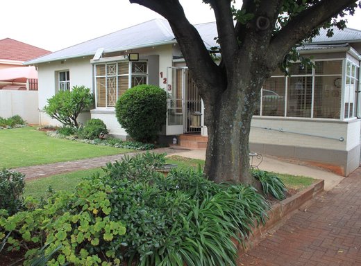 3 Schlafzimmer Haus zum Kauf in Krugersdorp North