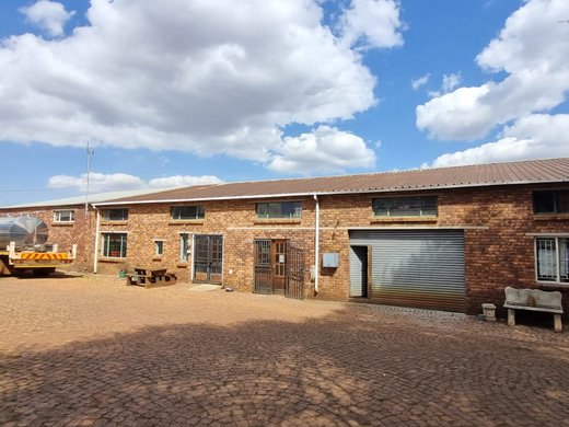 3 Schlafzimmer Farm zum Kauf in Elandsfontein SH