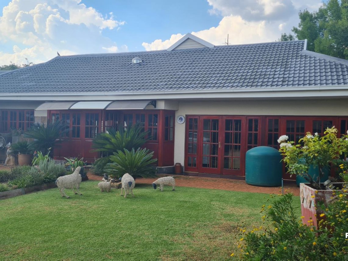 4 Bedroom Small Holding For Sale in Potchefstroom