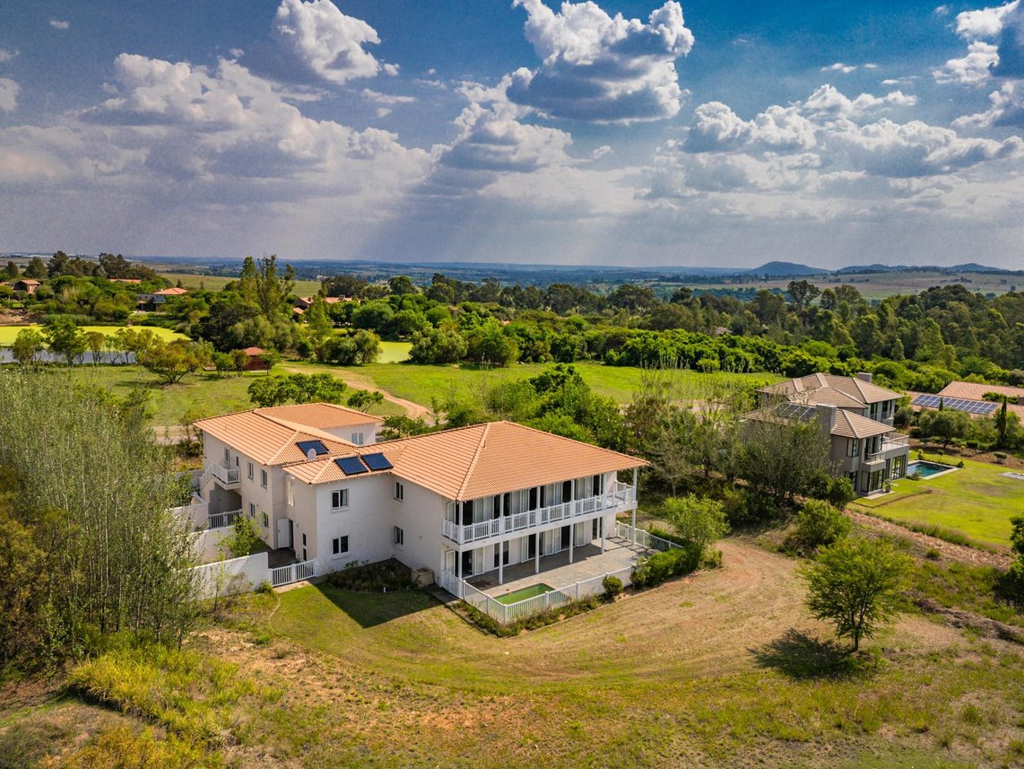 7 Bedroom House For Sale in Blair Atholl Golf Estate