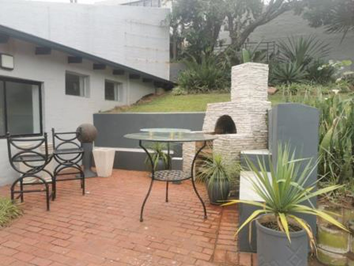 3 Bedroom Townhouse To Rent in Athlone Park