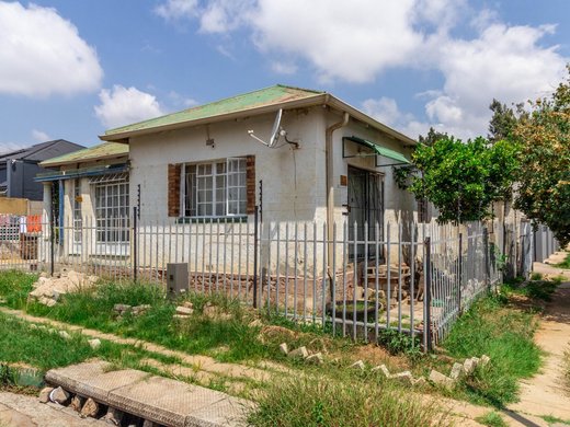 5 Schlafzimmer Haus zum Kauf in Krugersdorp