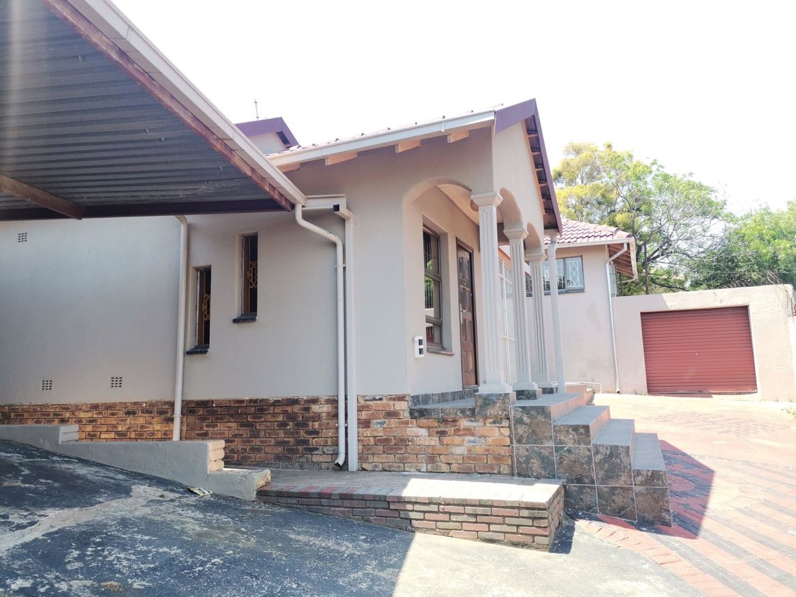 4 Bedroom House For Sale in Naturena