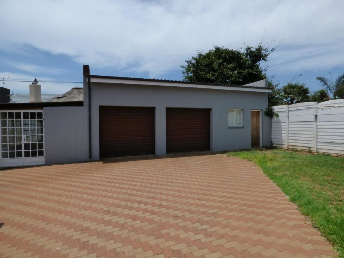 4 Bedroom House To Rent in Farrarmere