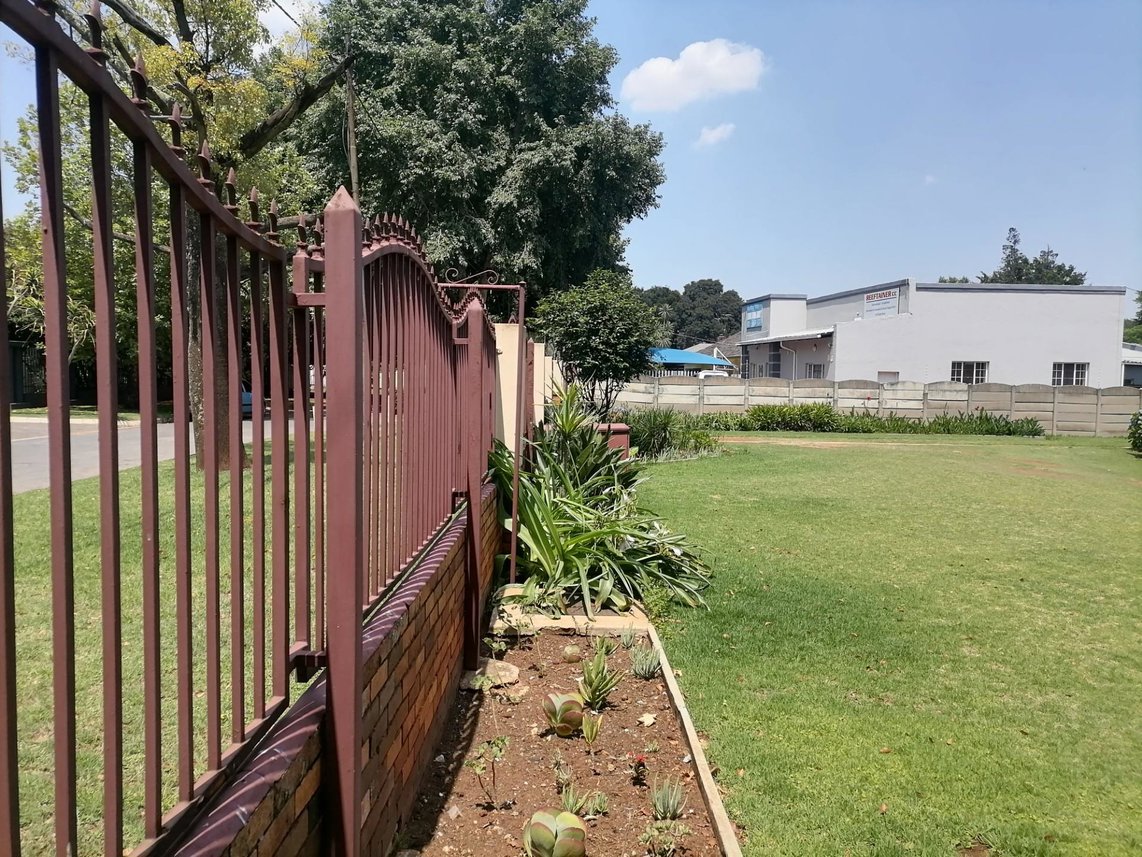4 Bedroom House For Sale in Benoni West