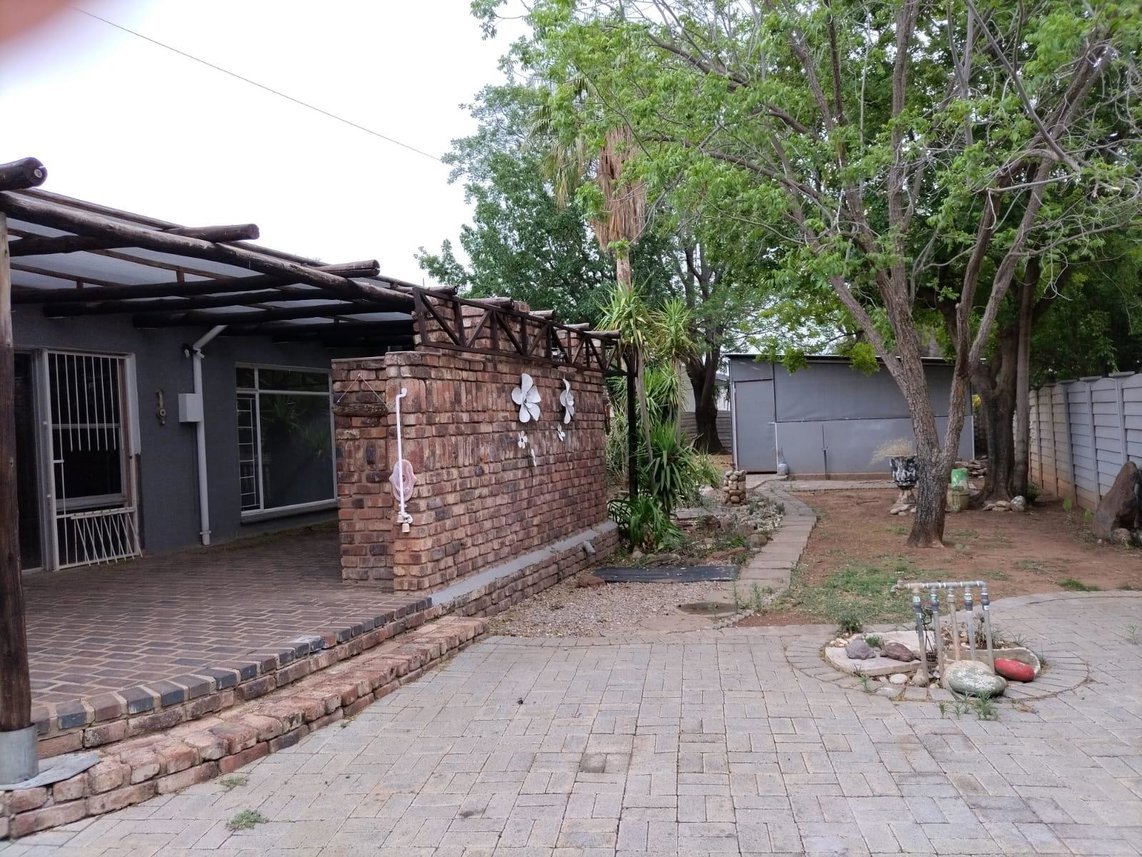 4 Bedroom House To Rent in Vryburg