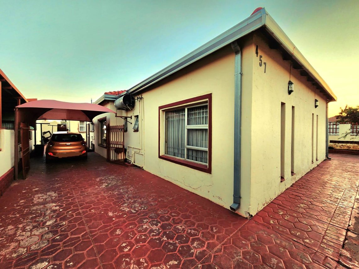 4 Bedroom House For Sale in Mamelodi West