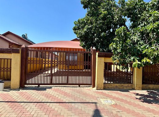 3 Schlafzimmer Haus zum Kauf in Soshanguve