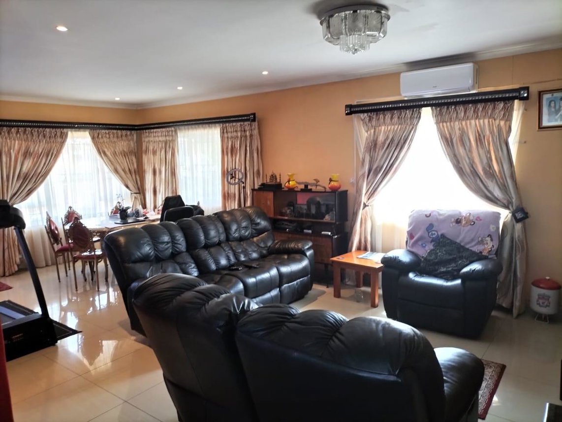 3 Bedroom House For Sale in Newlands West