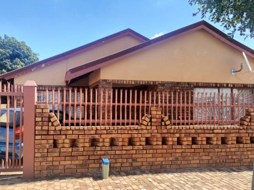 5 Schlafzimmer Haus zum Kauf in Mabopane