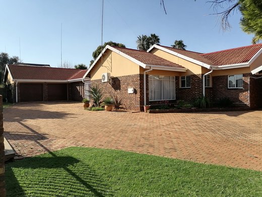 5 Schlafzimmer Haus zum Kauf in Hartbeesfontein