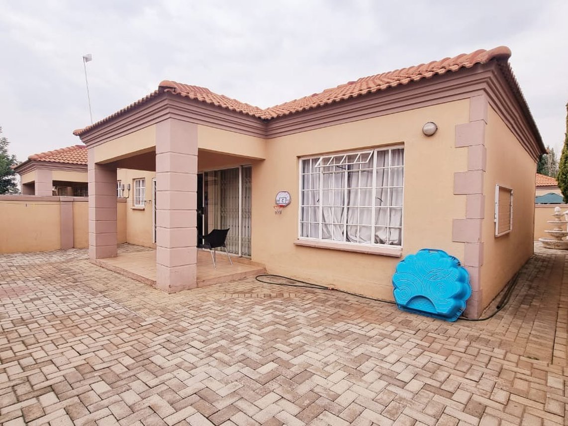 3 Bedroom Townhouse For Sale in Baillie Park