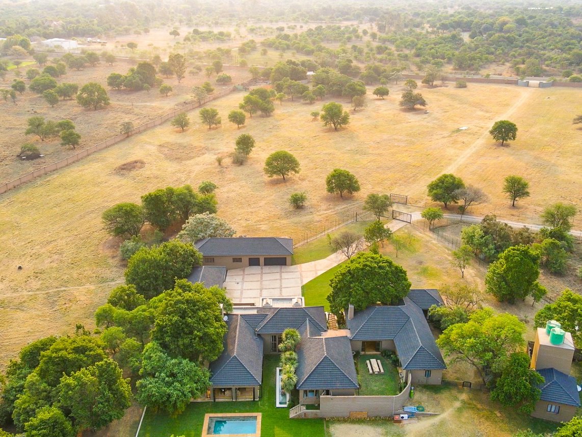 5 Bedroom Farm For Sale in Mooiplaats A H