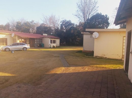 6 Schlafzimmer Kleinsiedlung zum Kauf in Putfontein
