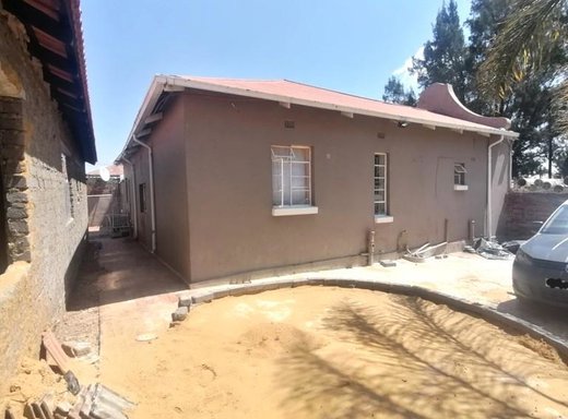 12 Schlafzimmer Haus zum Kauf in Krugersdorp