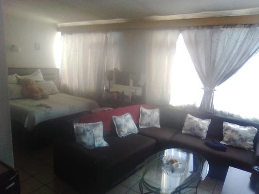 1 Schlafzimmer Wohnung zum Kauf in Pretoria Central