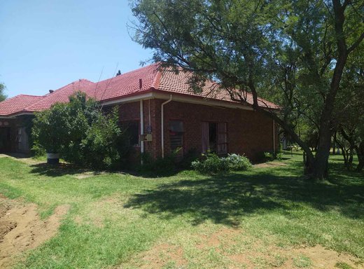 10 Schlafzimmer Farm zum Kauf in Bultfontein