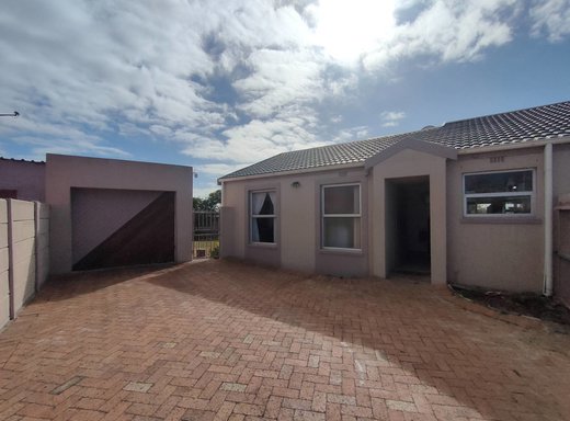 3 Schlafzimmer Haus zur Miete in Strandfontein